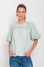 Blusa-con-detalles-manga-tres-cuartos