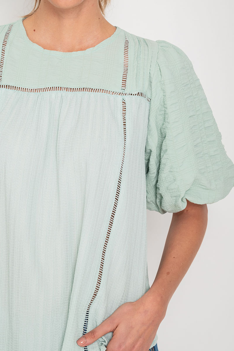 Blusa-con-detalles-manga-tres-cuartos