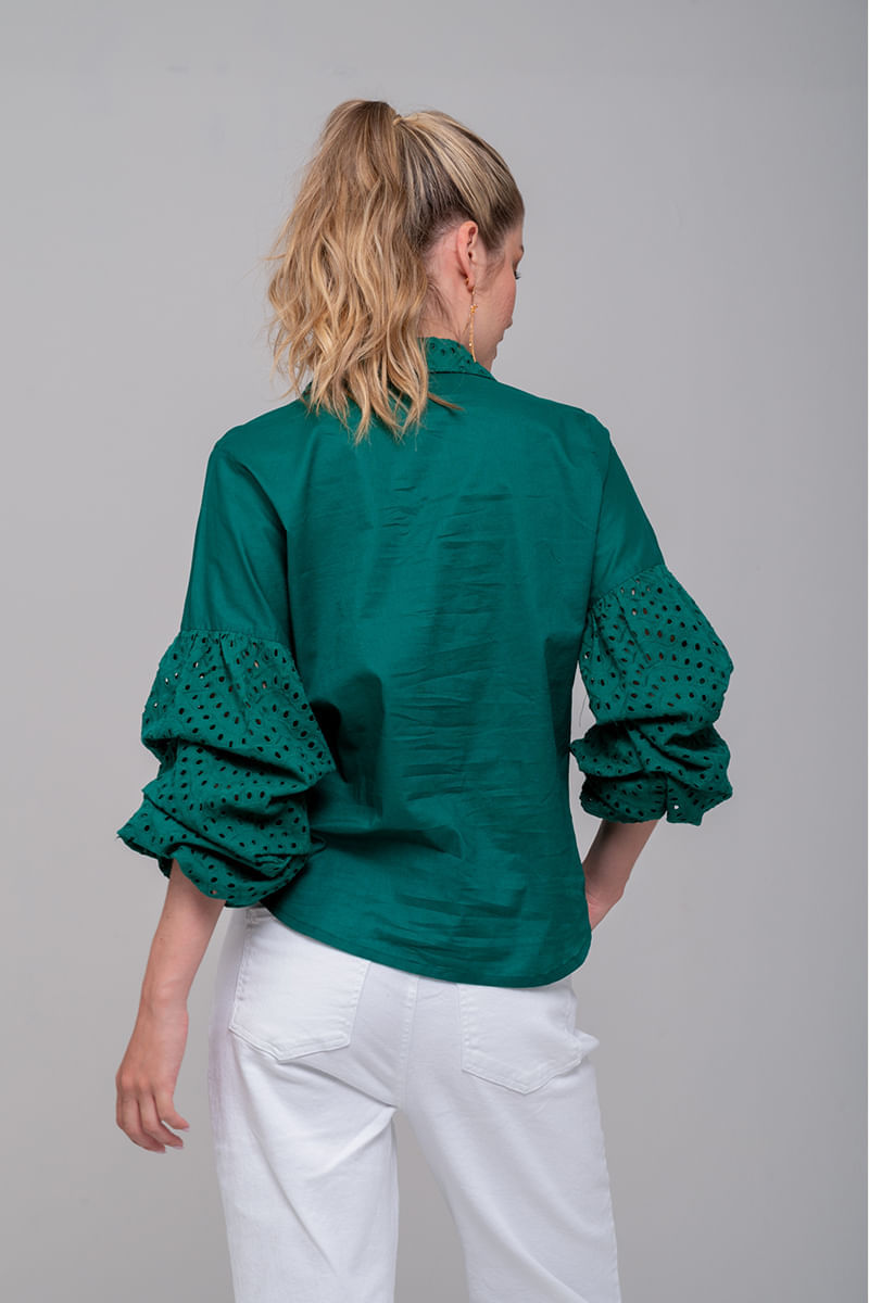 Camisa-con-mangas-englobadas