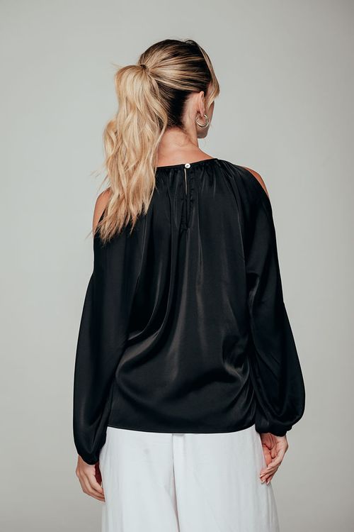 Blusa Con Cut Out En Hombros